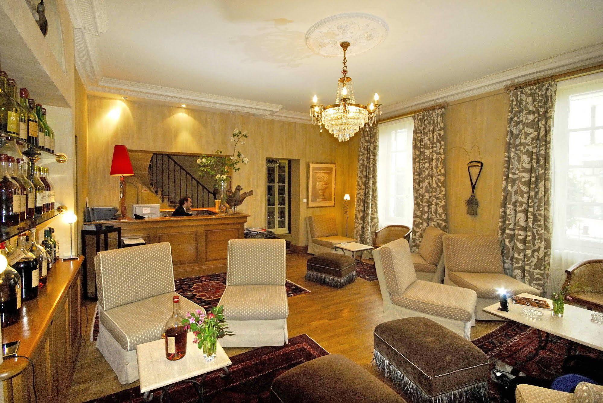 Logis Hotel - Restaurant Maison Claude Darroze Langon  Exteriér fotografie